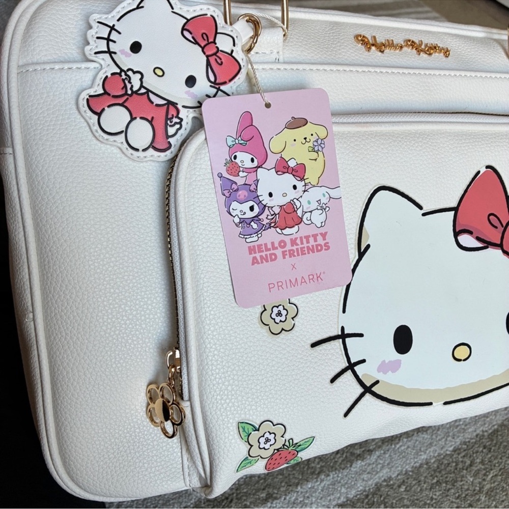 PRIMARK  🎀 Hello Kitty Large Travel Bag Collectable - Picture 7 of 12